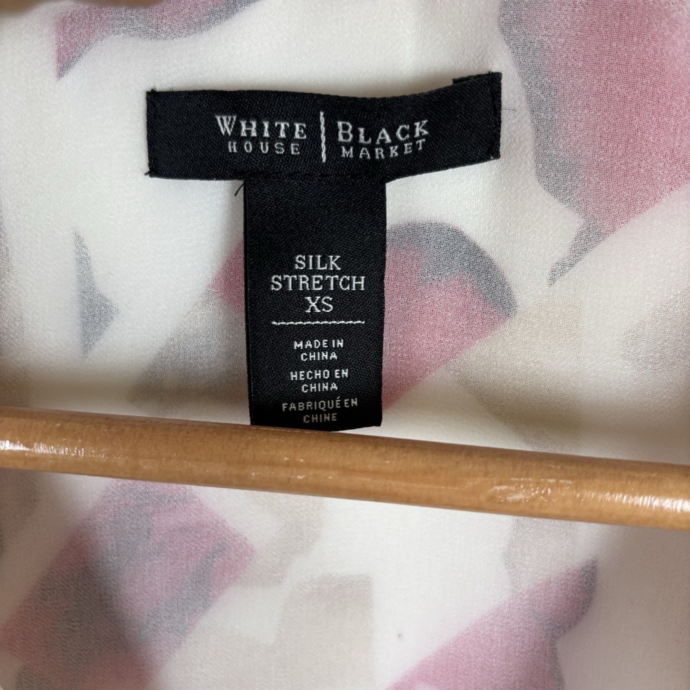 White House Black Market Silk Stretch‎ Top Red White Womens XS Floral Tank - Picture 3 of 9